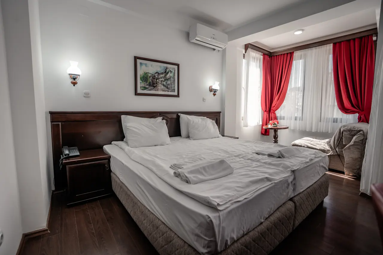 Bed and window, duplicate of TTP00557