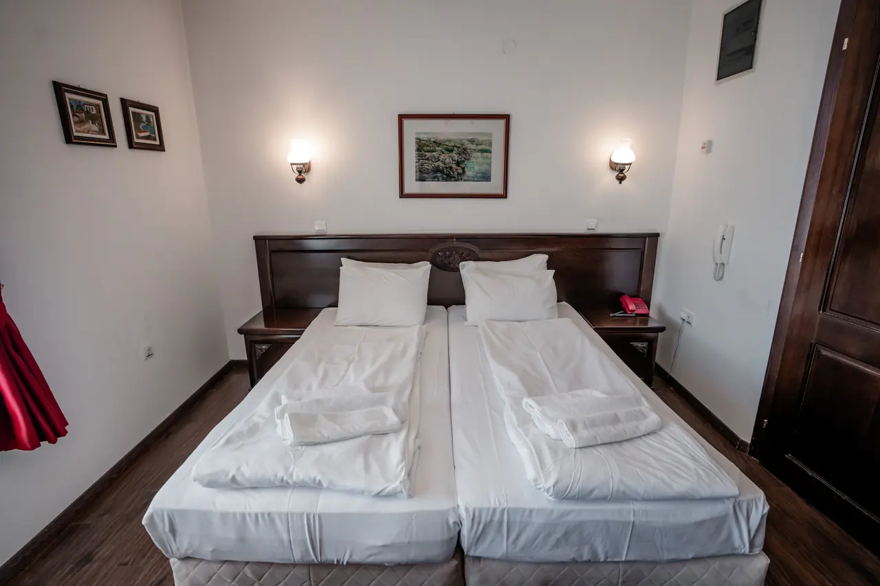 Twin beds from the front