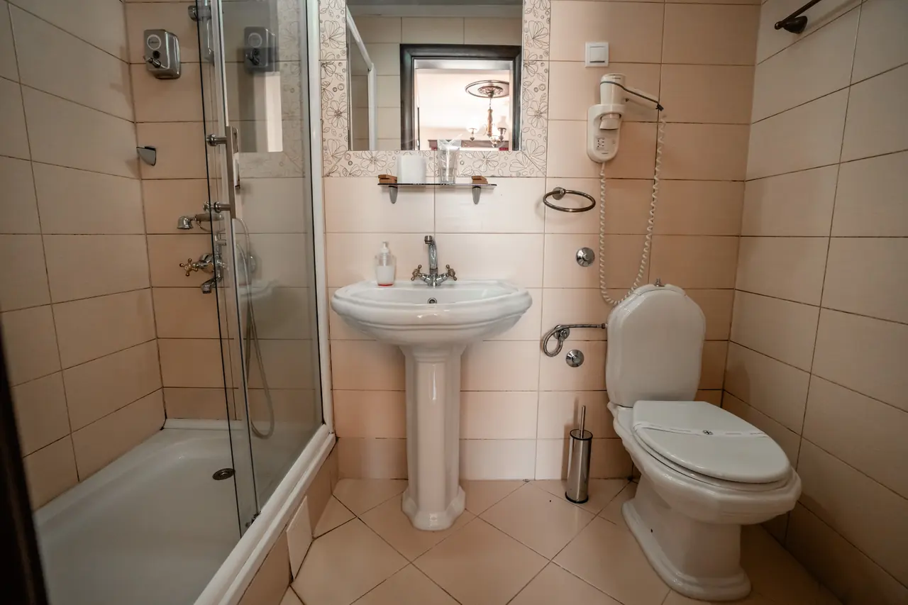 Bathroom wide