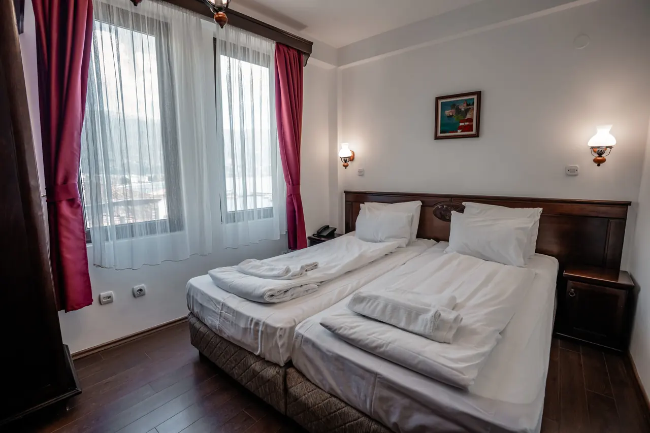 Beds with two windows
