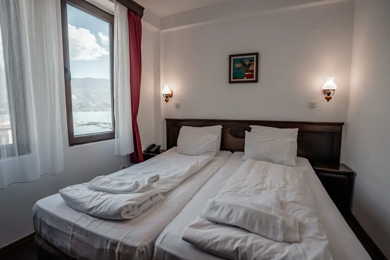 Double Room with the lake and mountains through the window