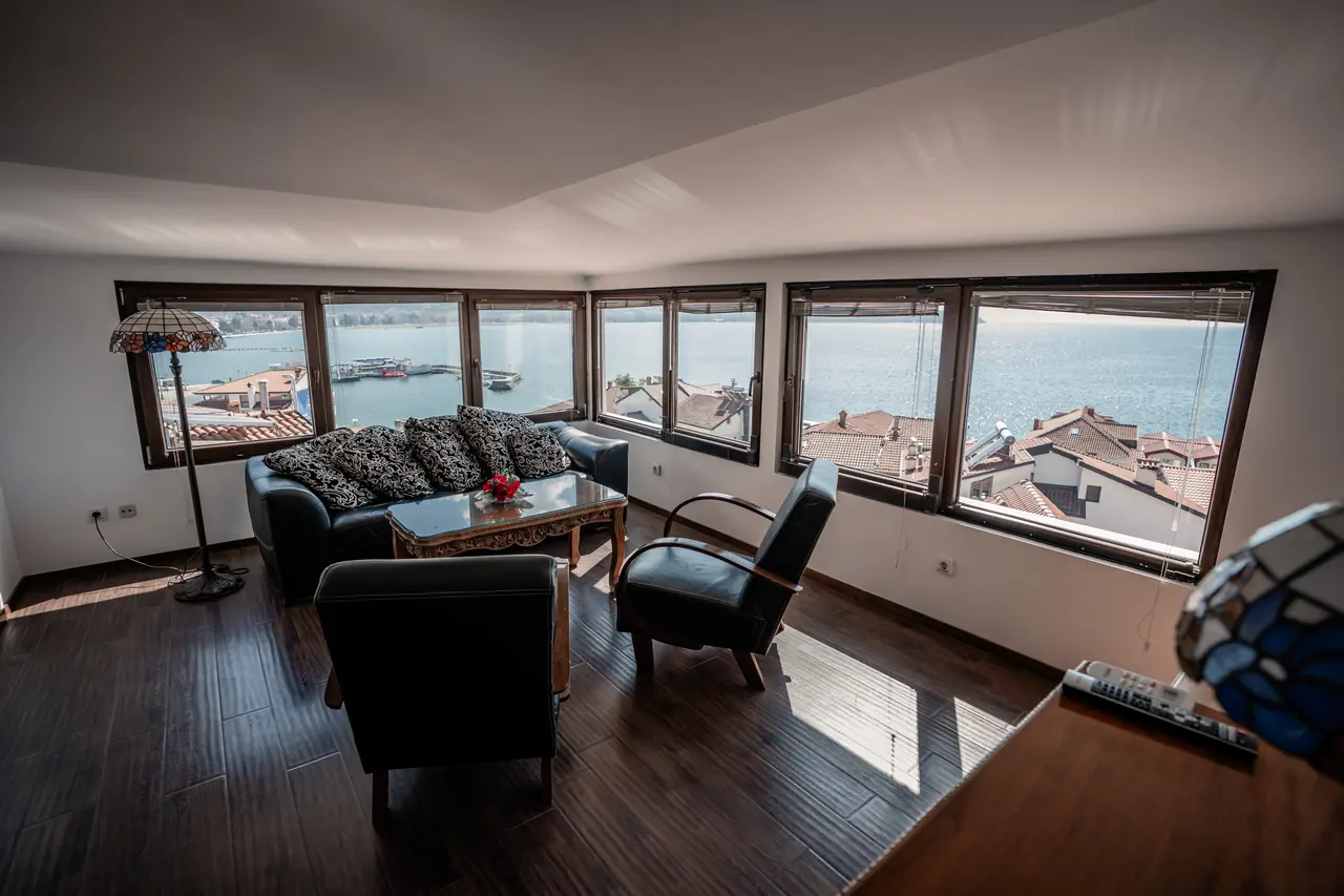 Living room from the corner, lake panorama along the windows